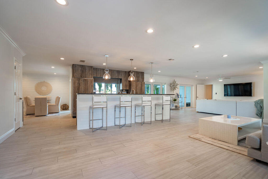 2401 NE 33RD Street