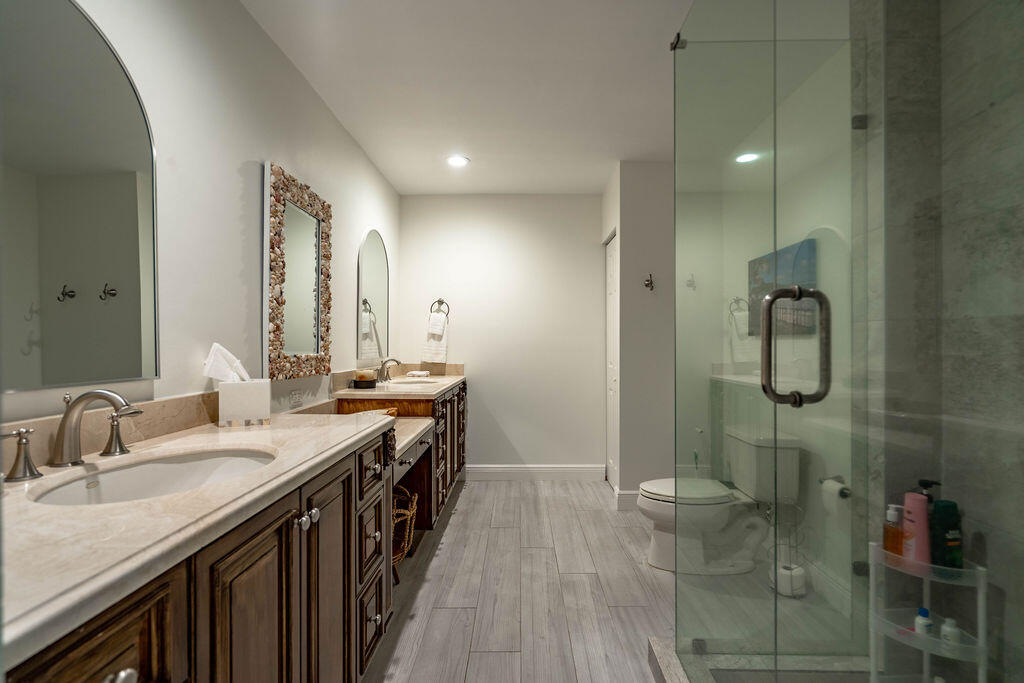 2401 NE 33RD Street