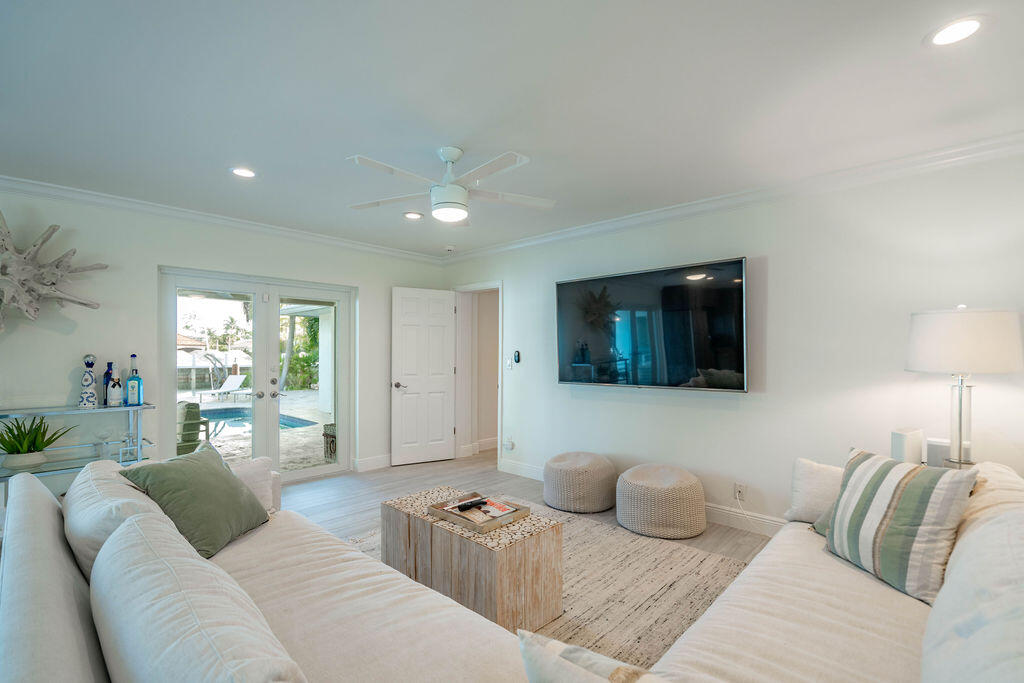 2401 NE 33RD Street