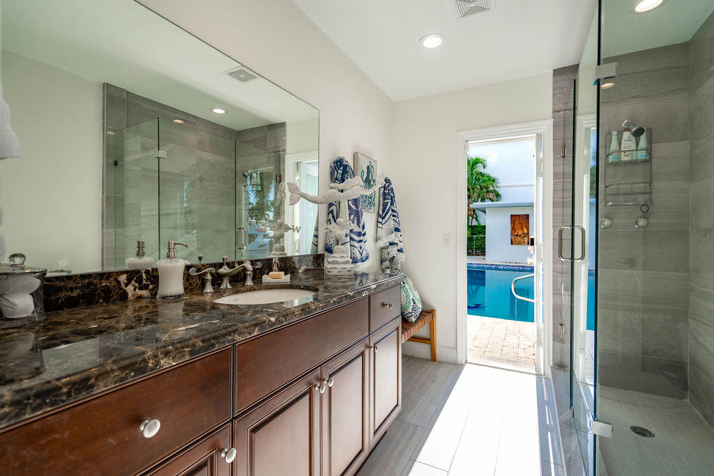 2401 NE 33RD Street