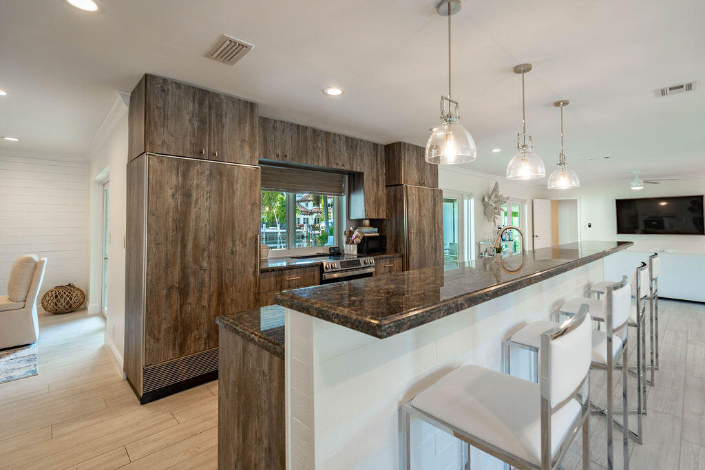 2401 NE 33RD Street