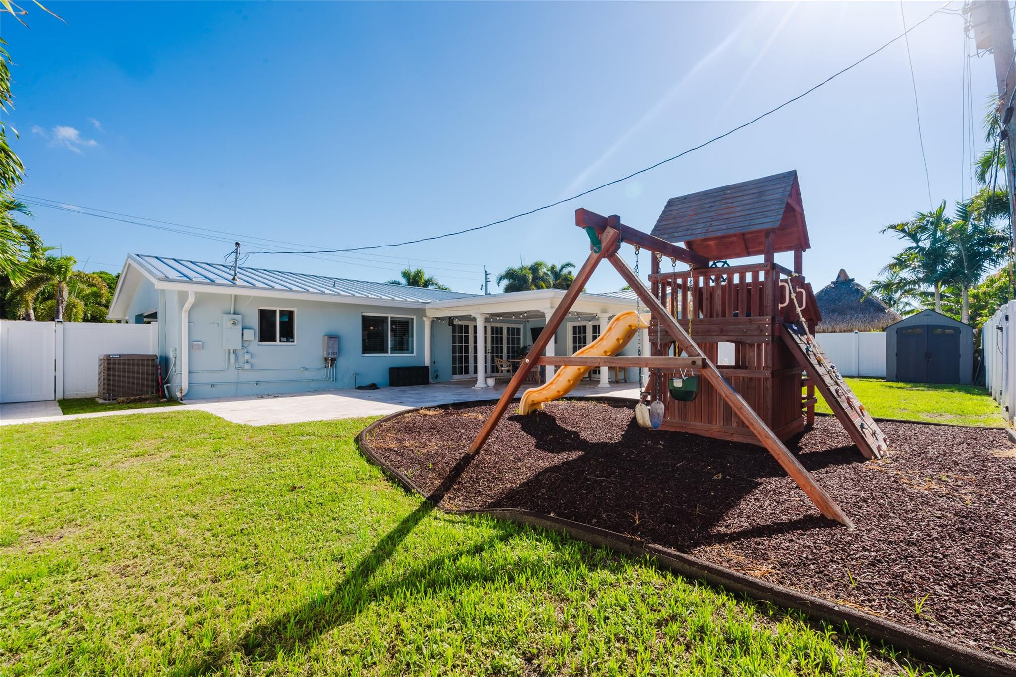 2720 NE 53rd Court