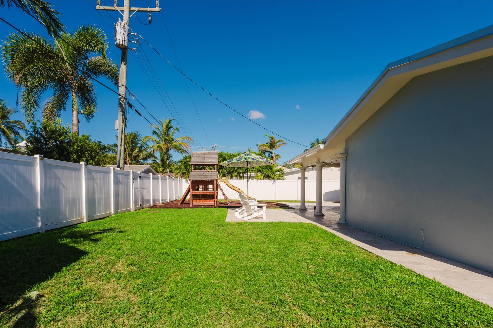 2720 NE 53rd Court