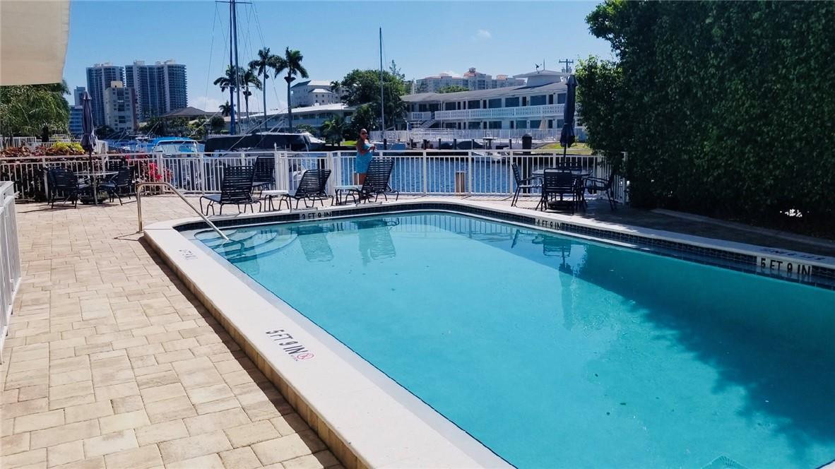 3220 Bayview Drive 214