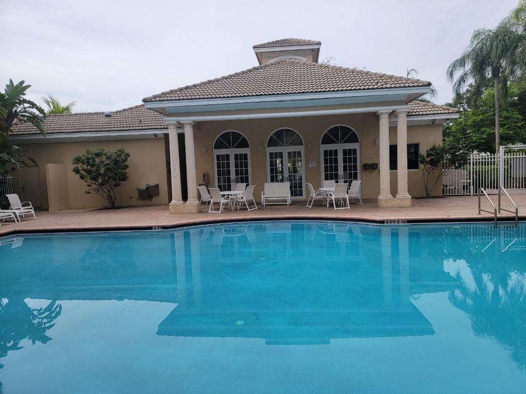 4821 NW 58th Manor