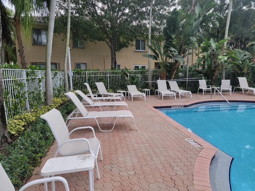 4821 NW 58th Manor