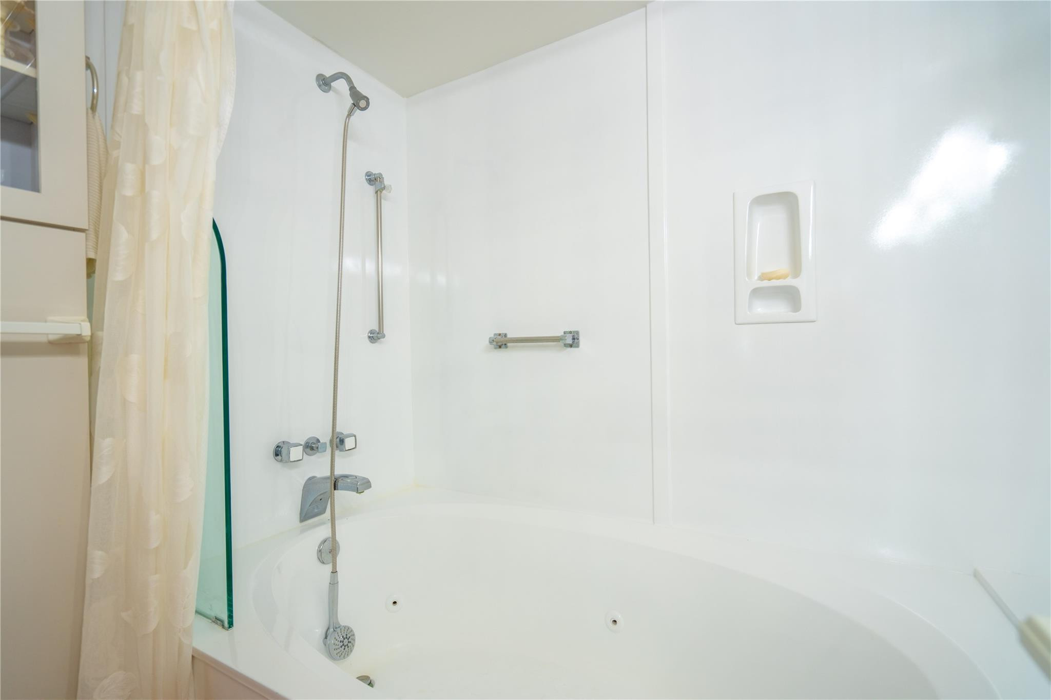 2743 NE 28th Court 2