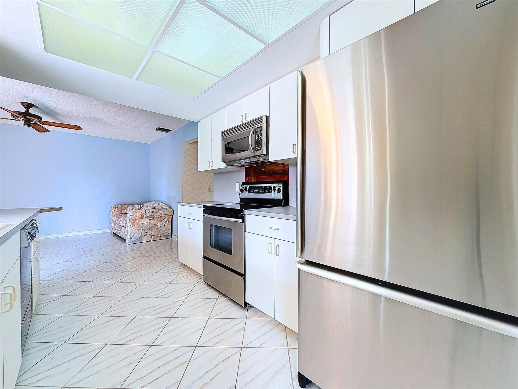 2880 NE 45th Street
