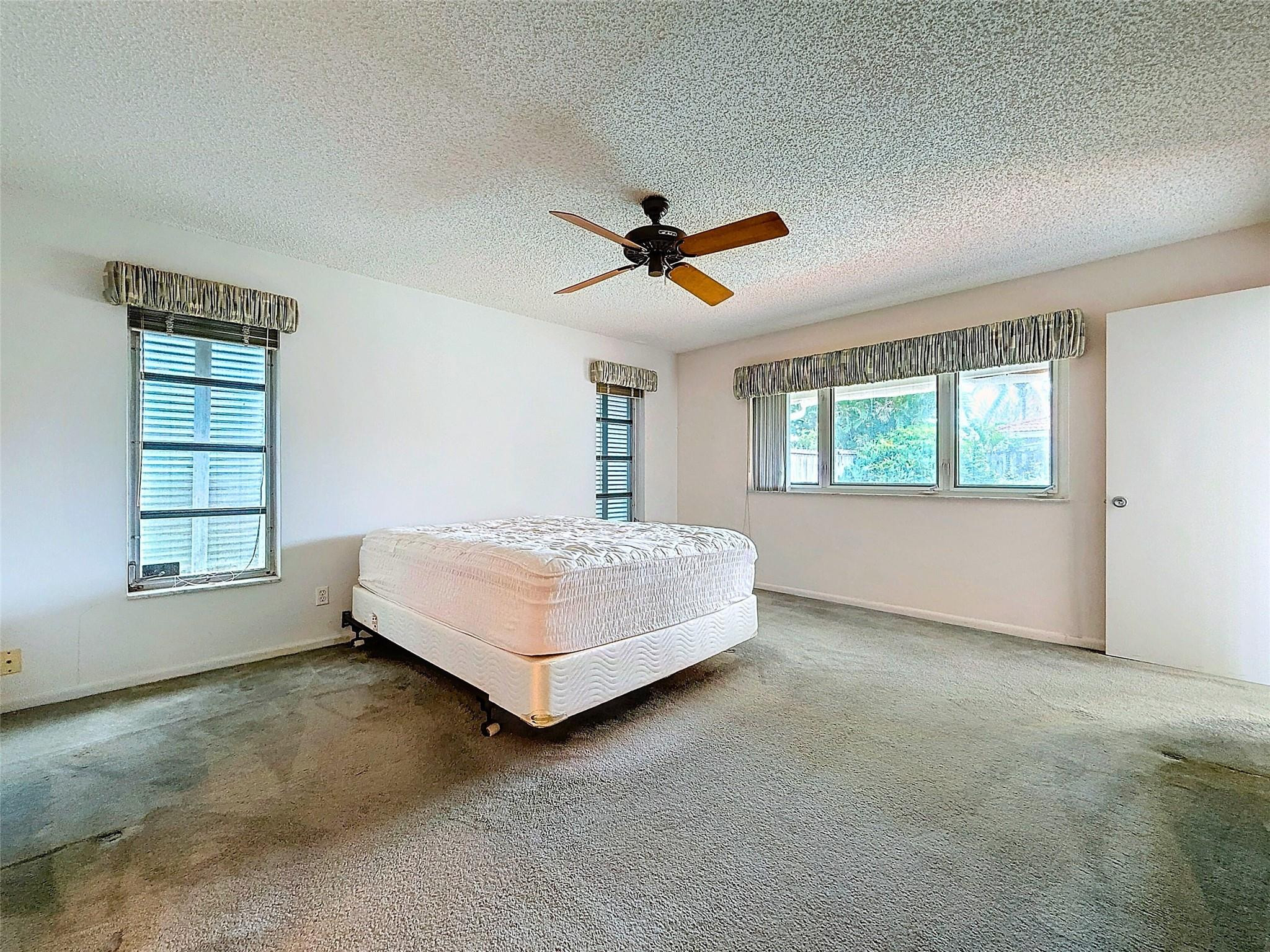 2880 NE 45th Street