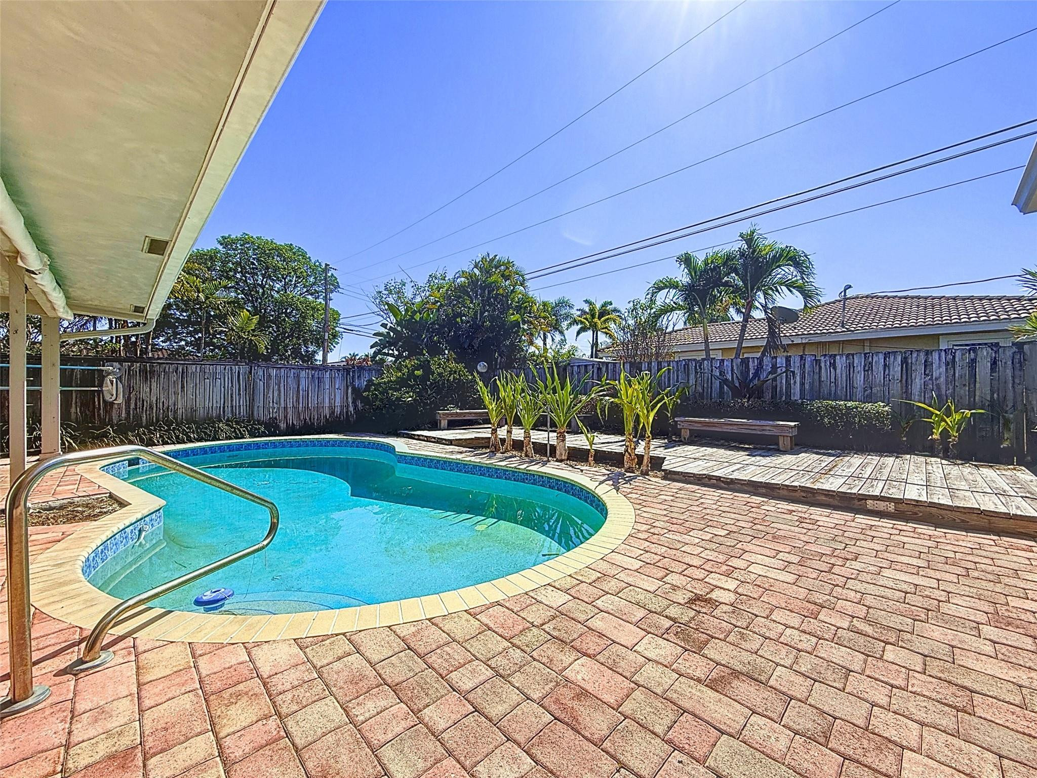 2880 NE 45th Street