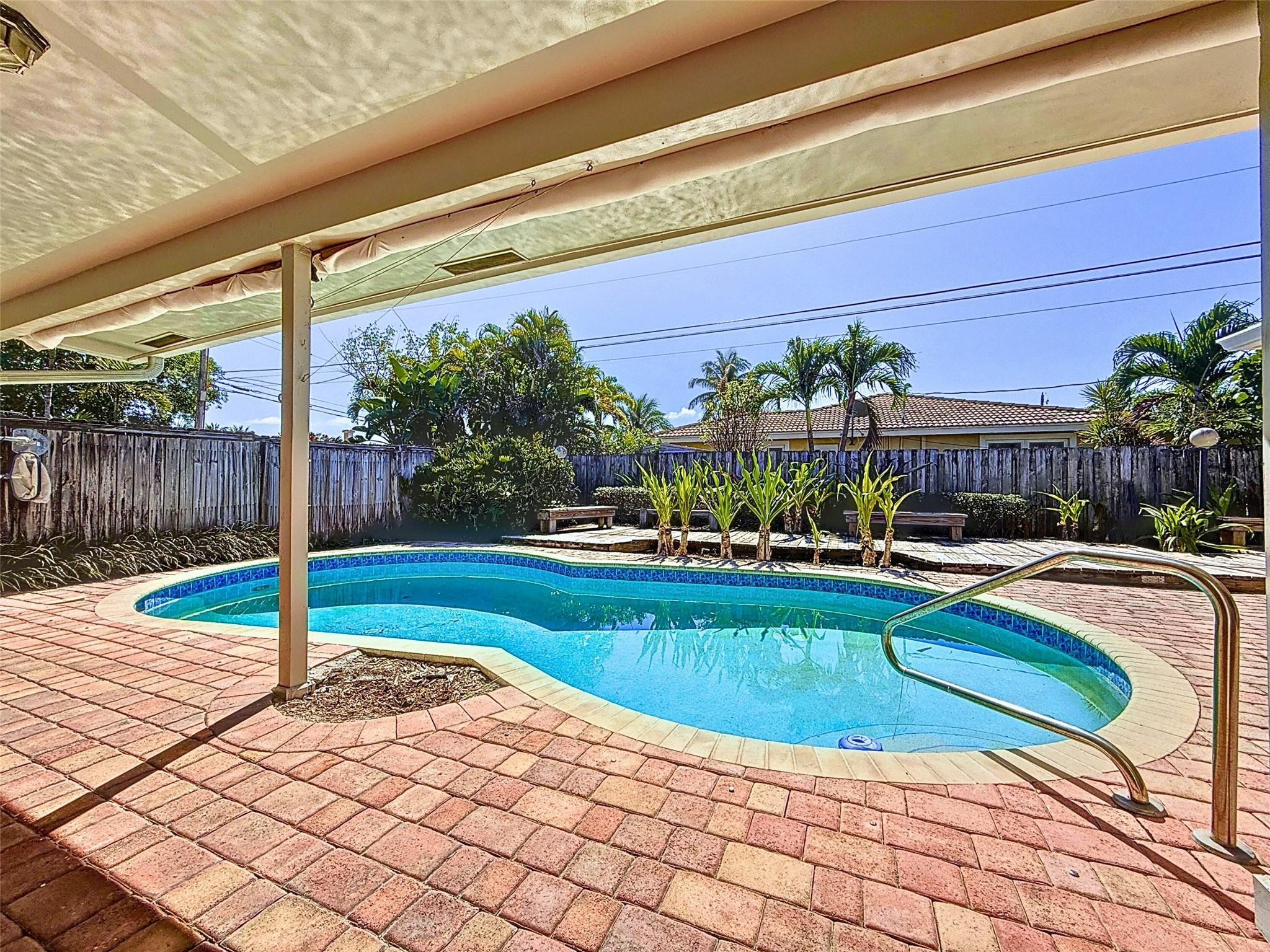2880 NE 45th Street