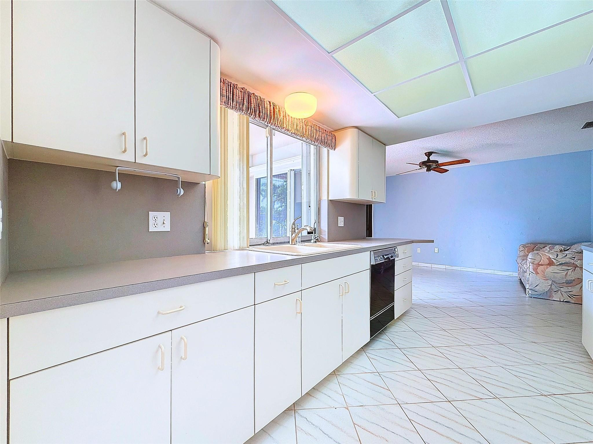 2880 NE 45th Street