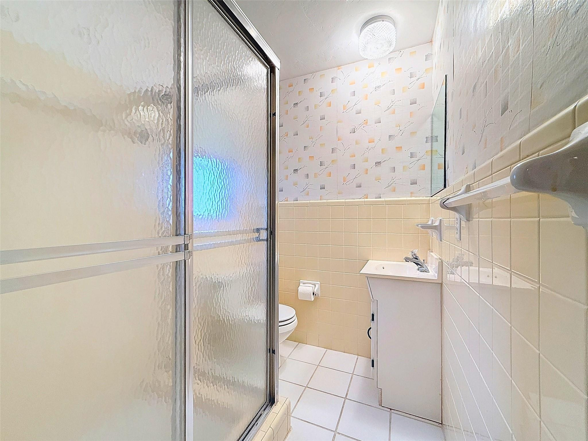 2880 NE 45th Street