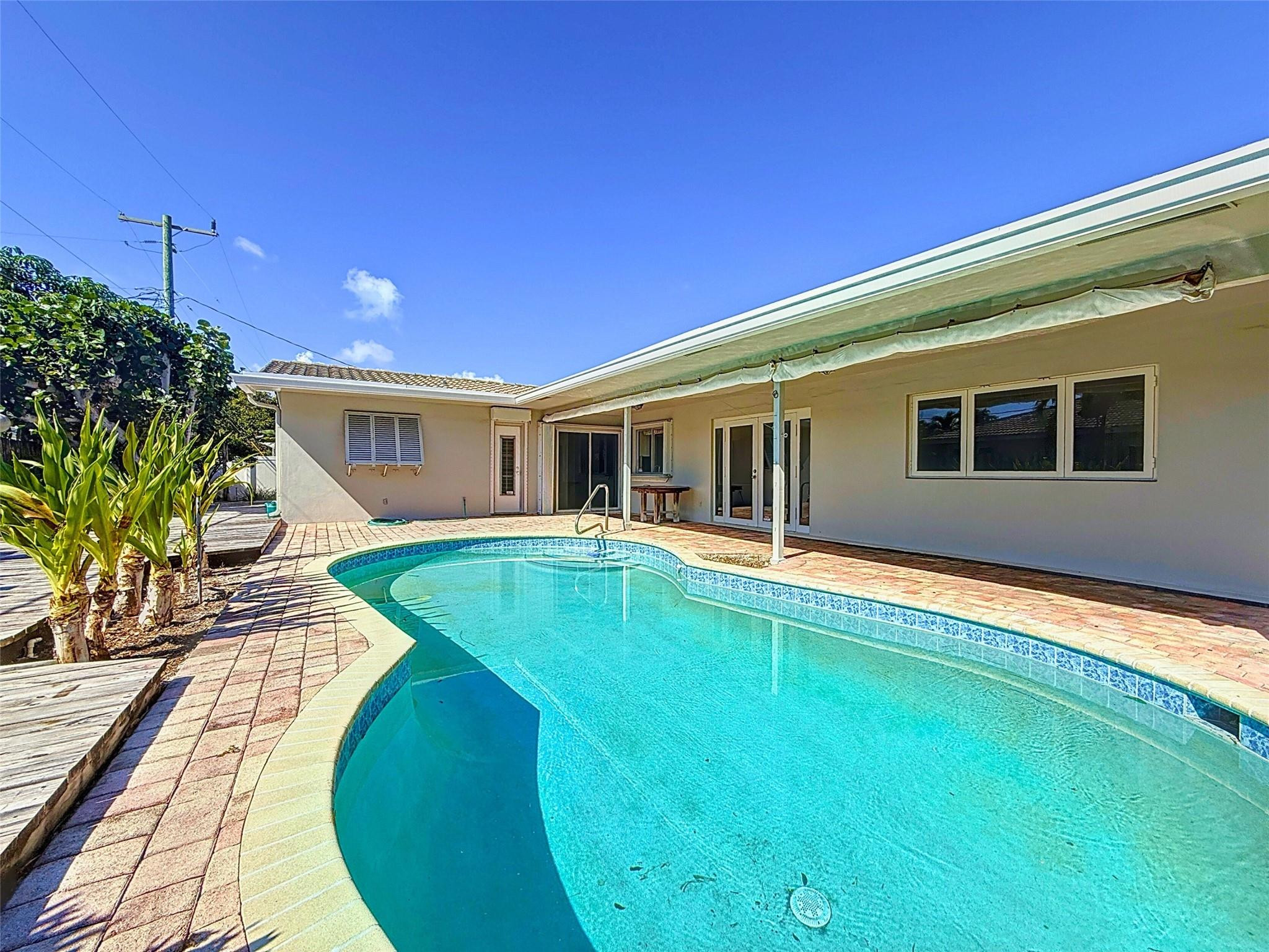 2880 NE 45th Street
