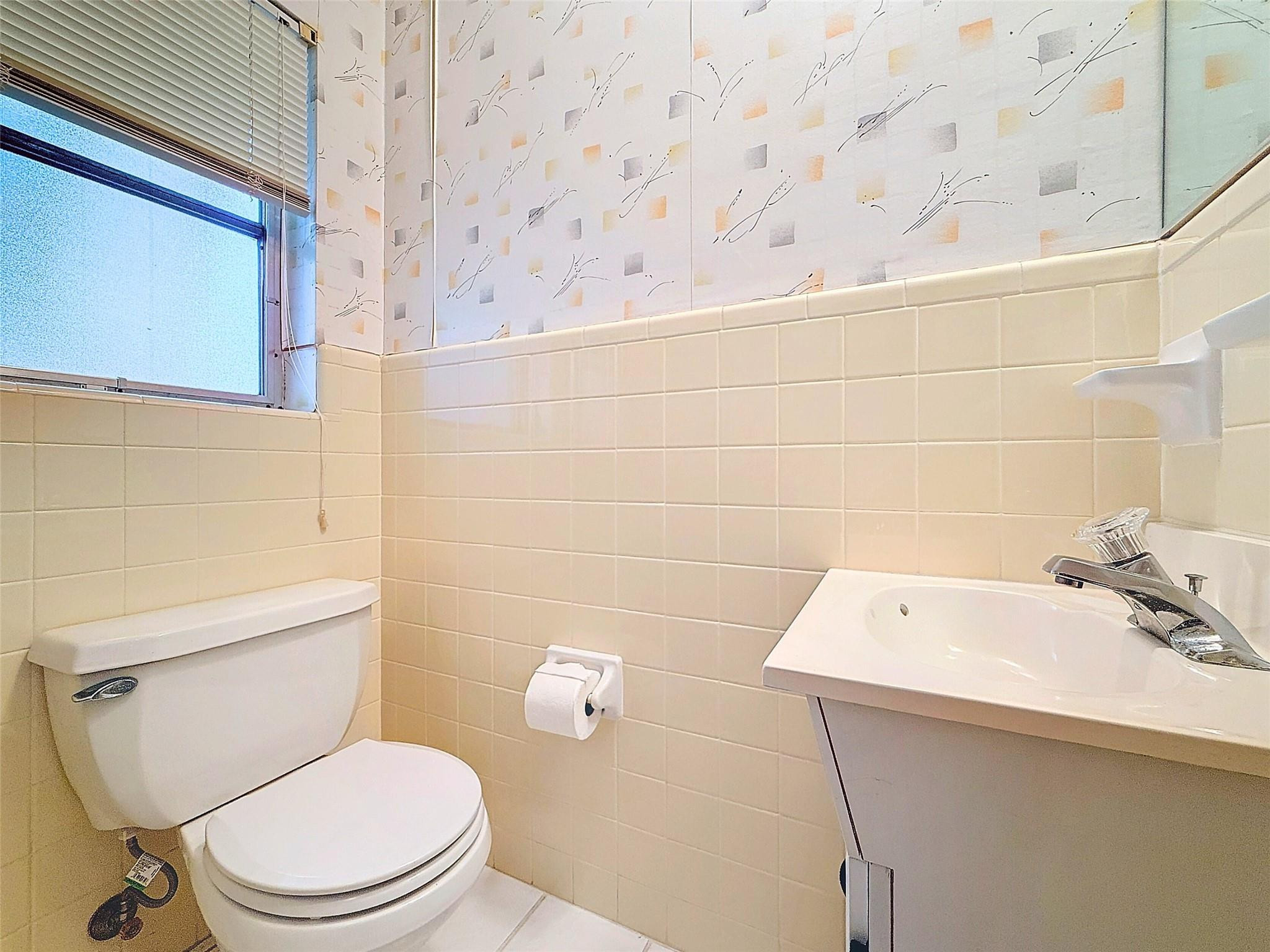 2880 NE 45th Street