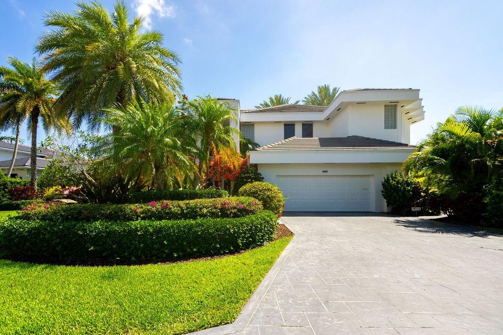 2551 NE 31st Court