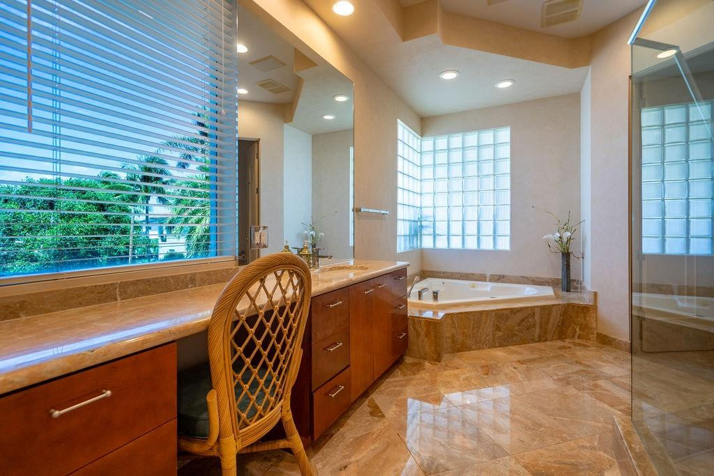 2551 NE 31st Court
