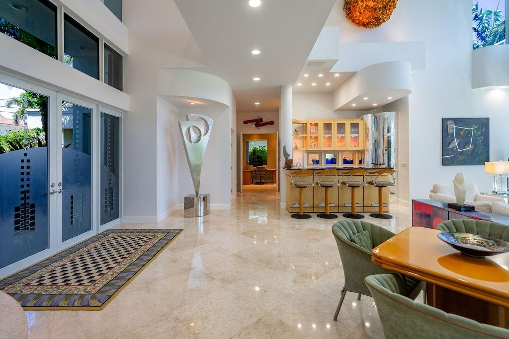 2551 NE 31st Court