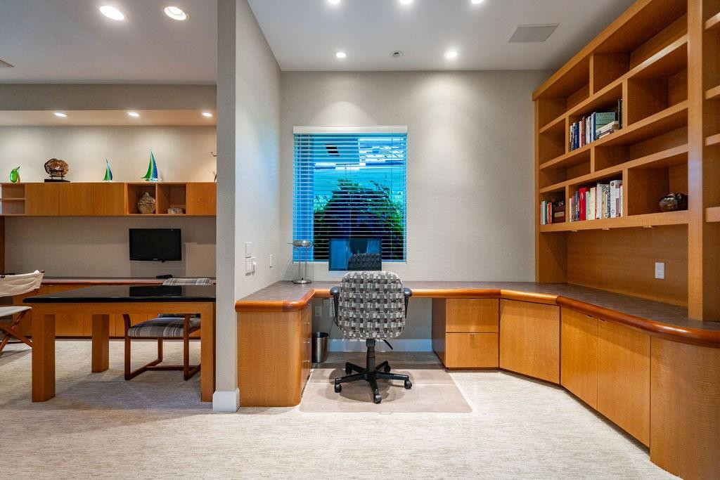 2551 NE 31st Court
