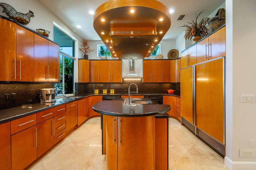 2551 NE 31st Court