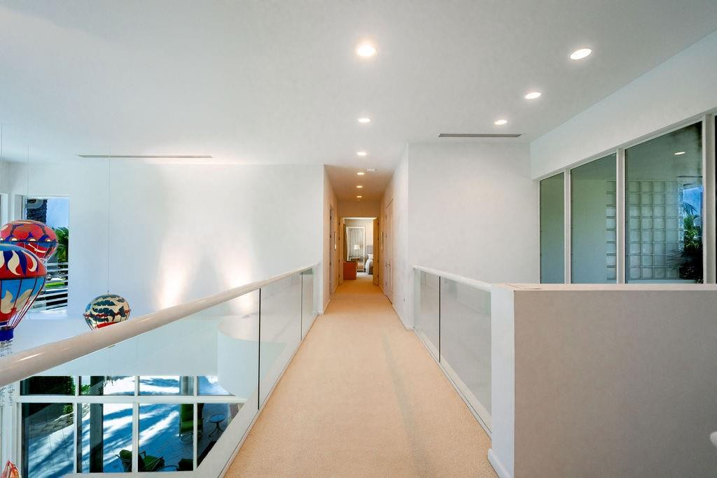 2551 NE 31st Court
