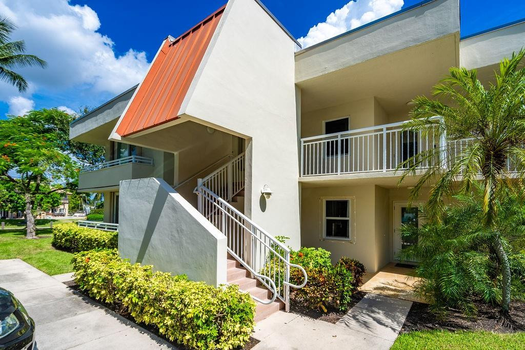 3175 NE 48th Court 105