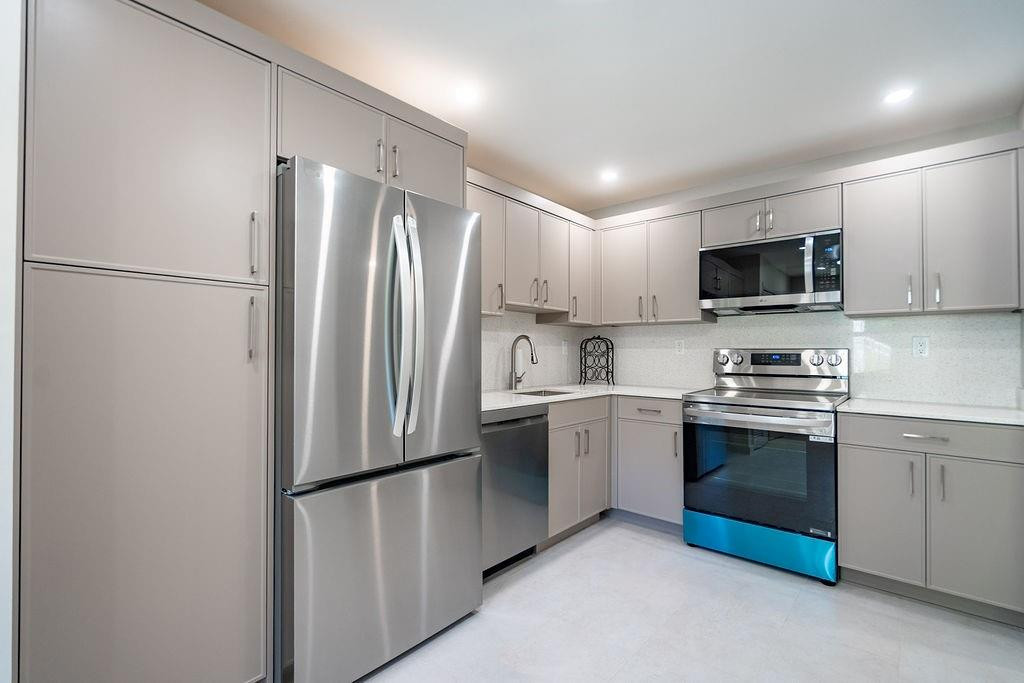 3175 NE 48th Court 105