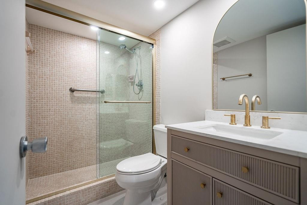 3175 NE 48th Court 105