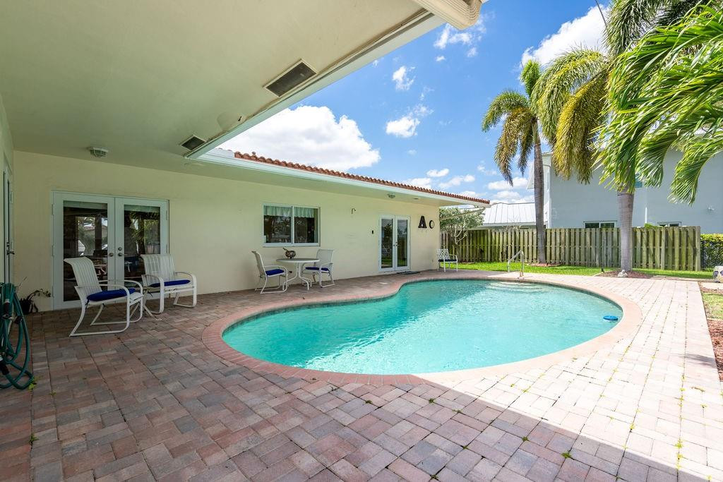 571 SE 12th Street