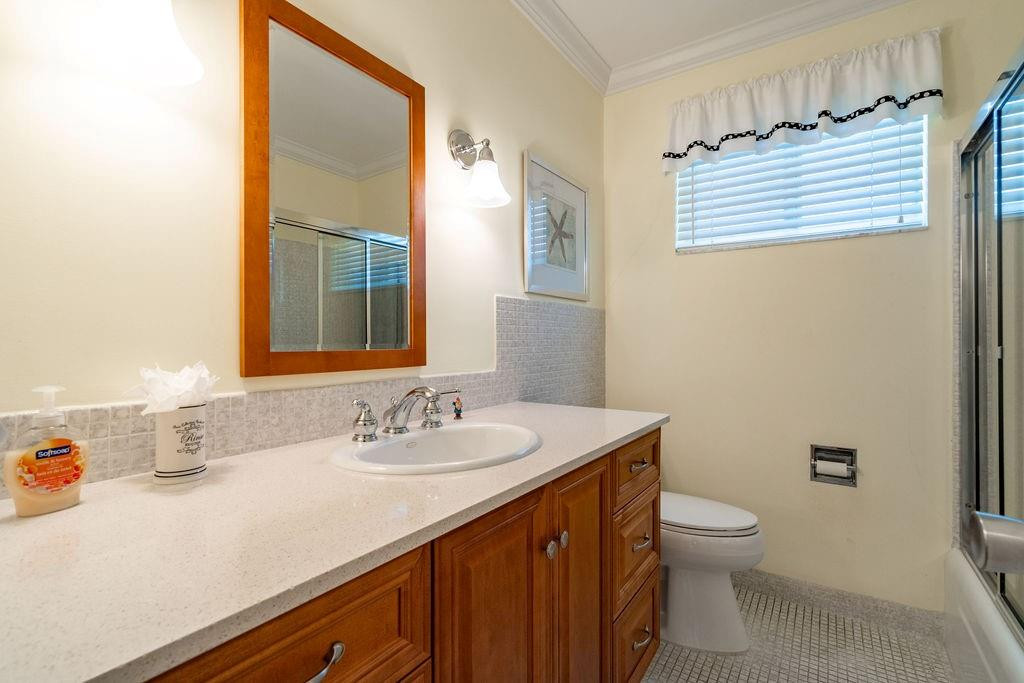 571 SE 12th Street