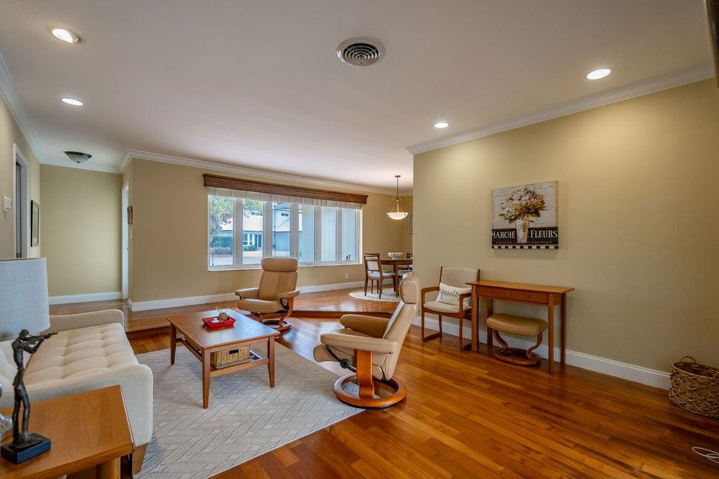 571 SE 12th Street