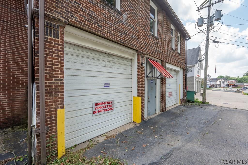 301 Salt Street