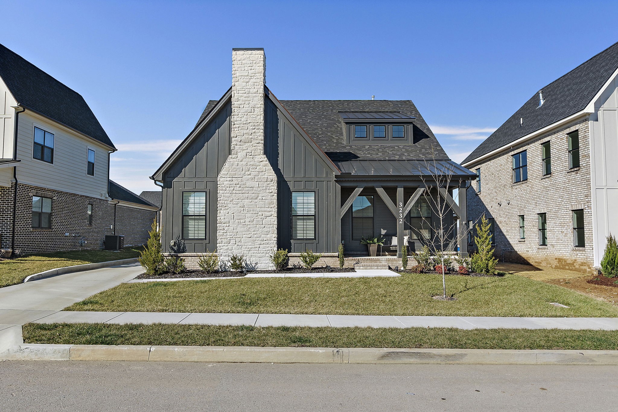 3232 Knotts Dr