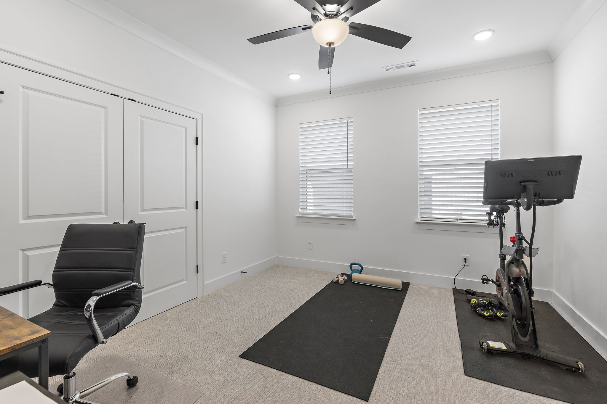 3232 Knotts Dr