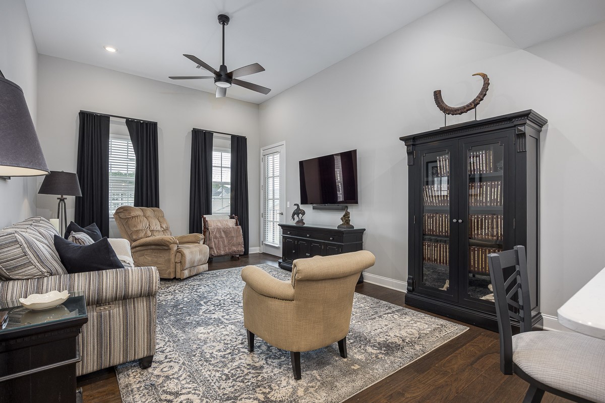 1901 Shadow Green Dr Unit: 303