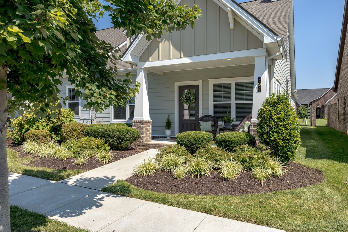 404 Lively Way