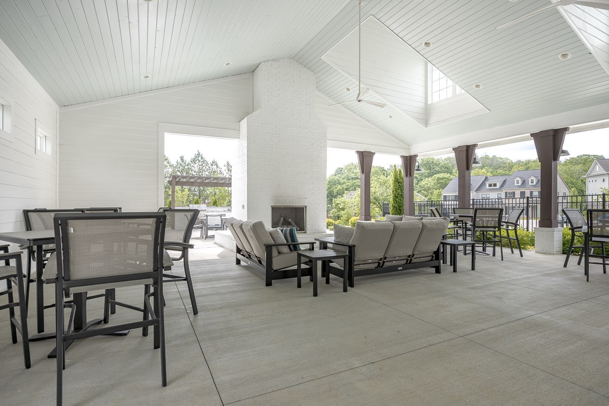 2000 Shadow Green Dr Unit: H-203