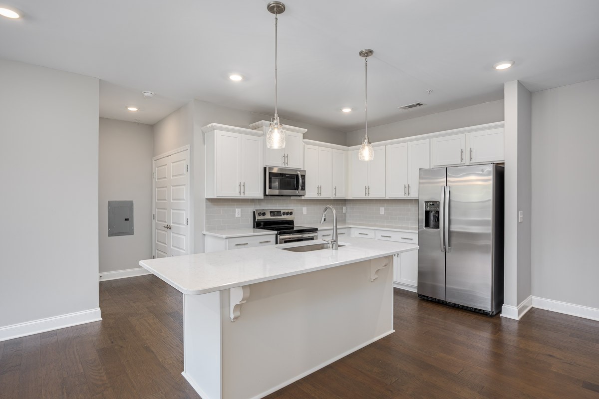 2000 Shadow Green Dr Unit: H-203