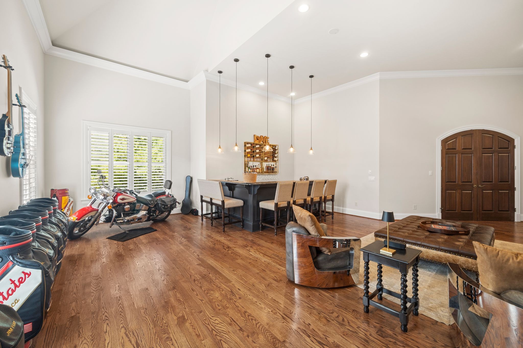 937 Travelers Ct