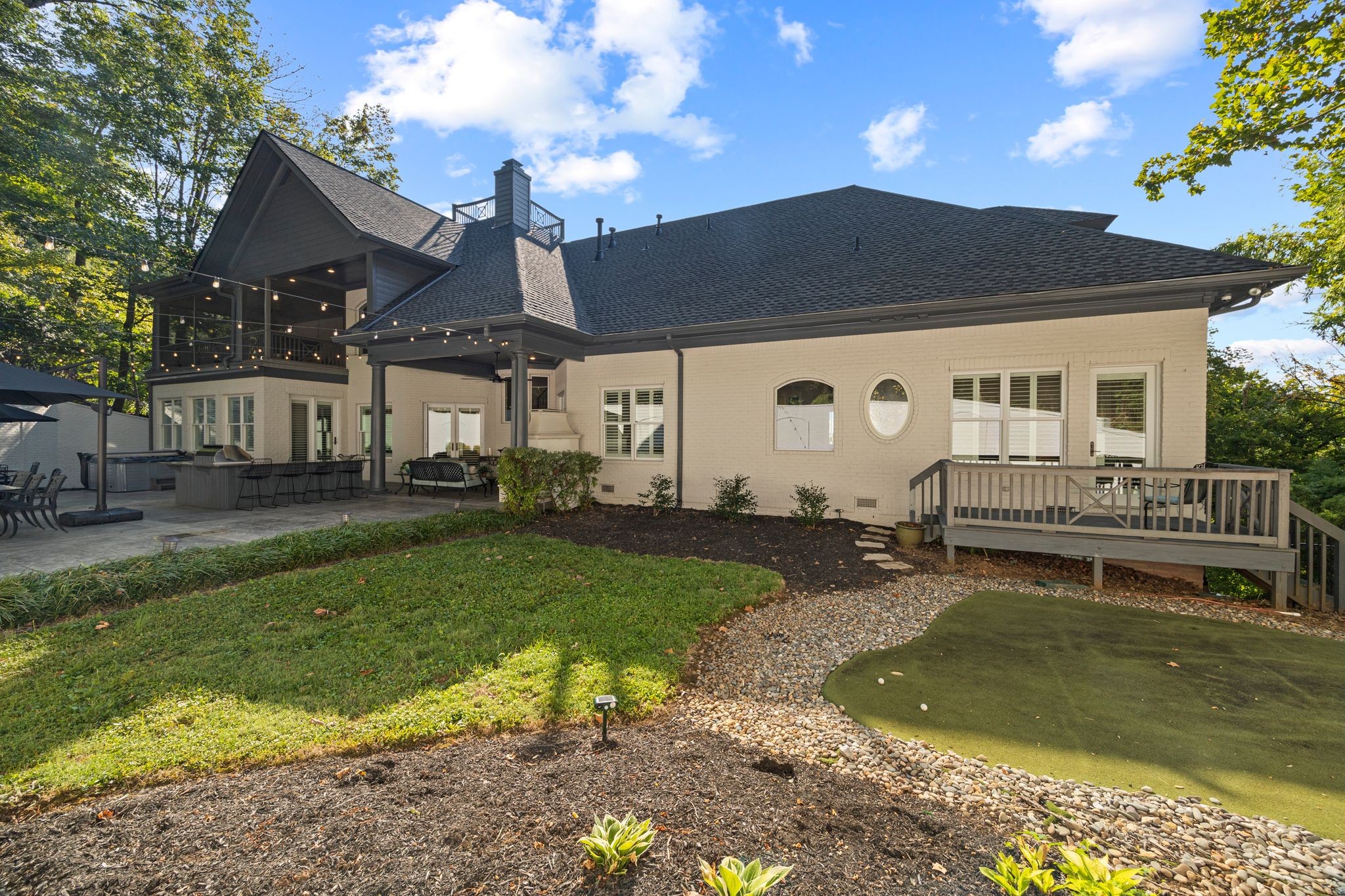 937 Travelers Ct