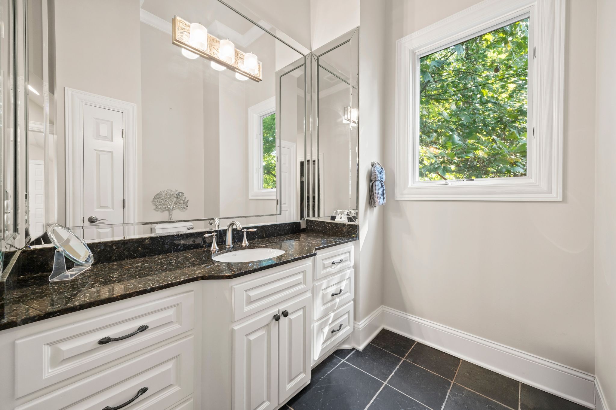 937 Travelers Ct