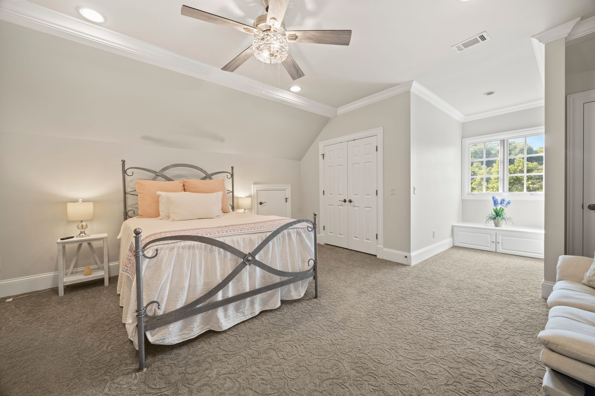 937 Travelers Ct