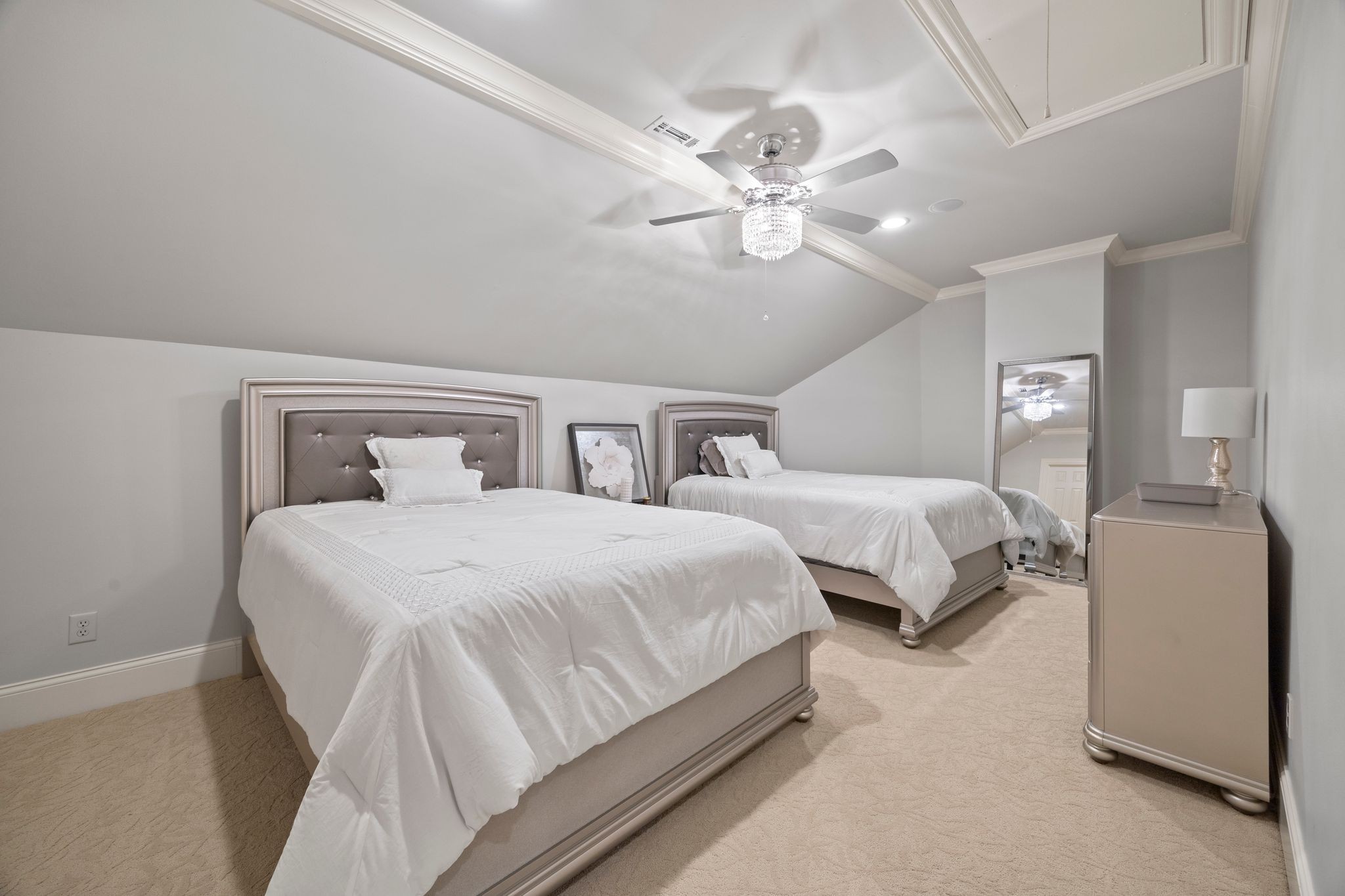 937 Travelers Ct