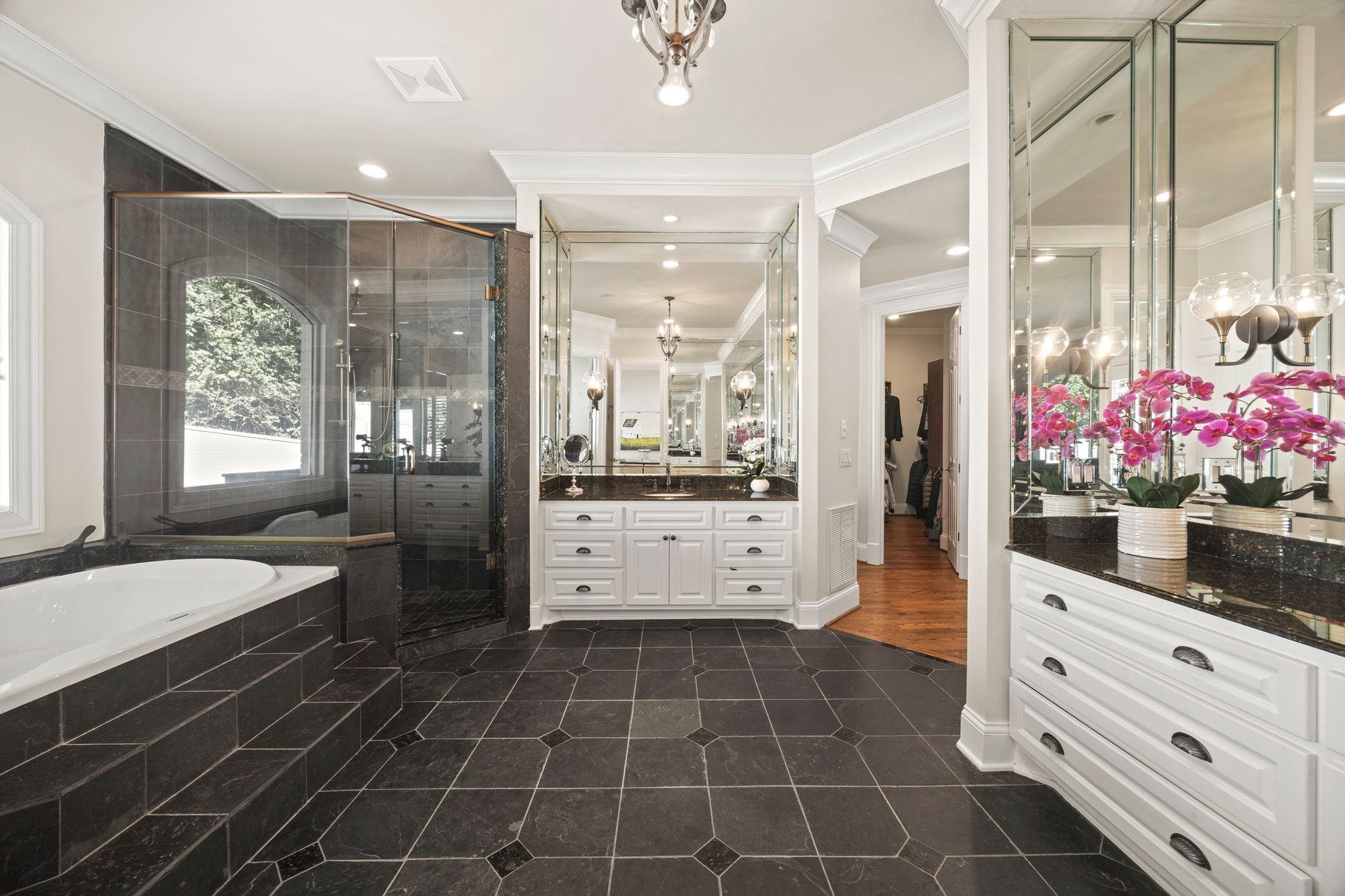 937 Travelers Ct