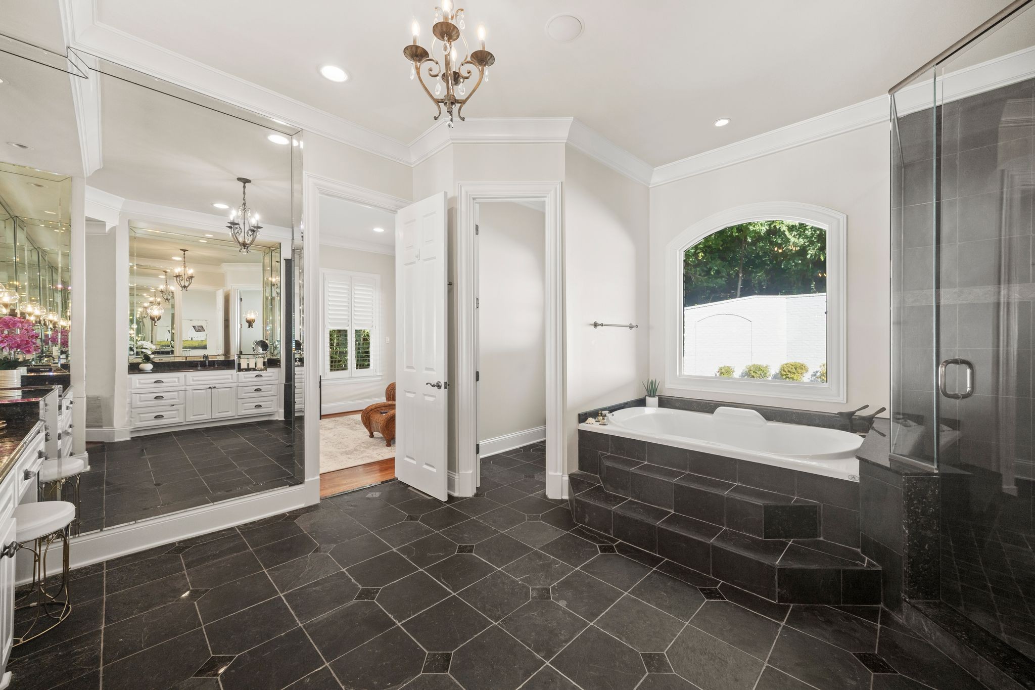 937 Travelers Ct