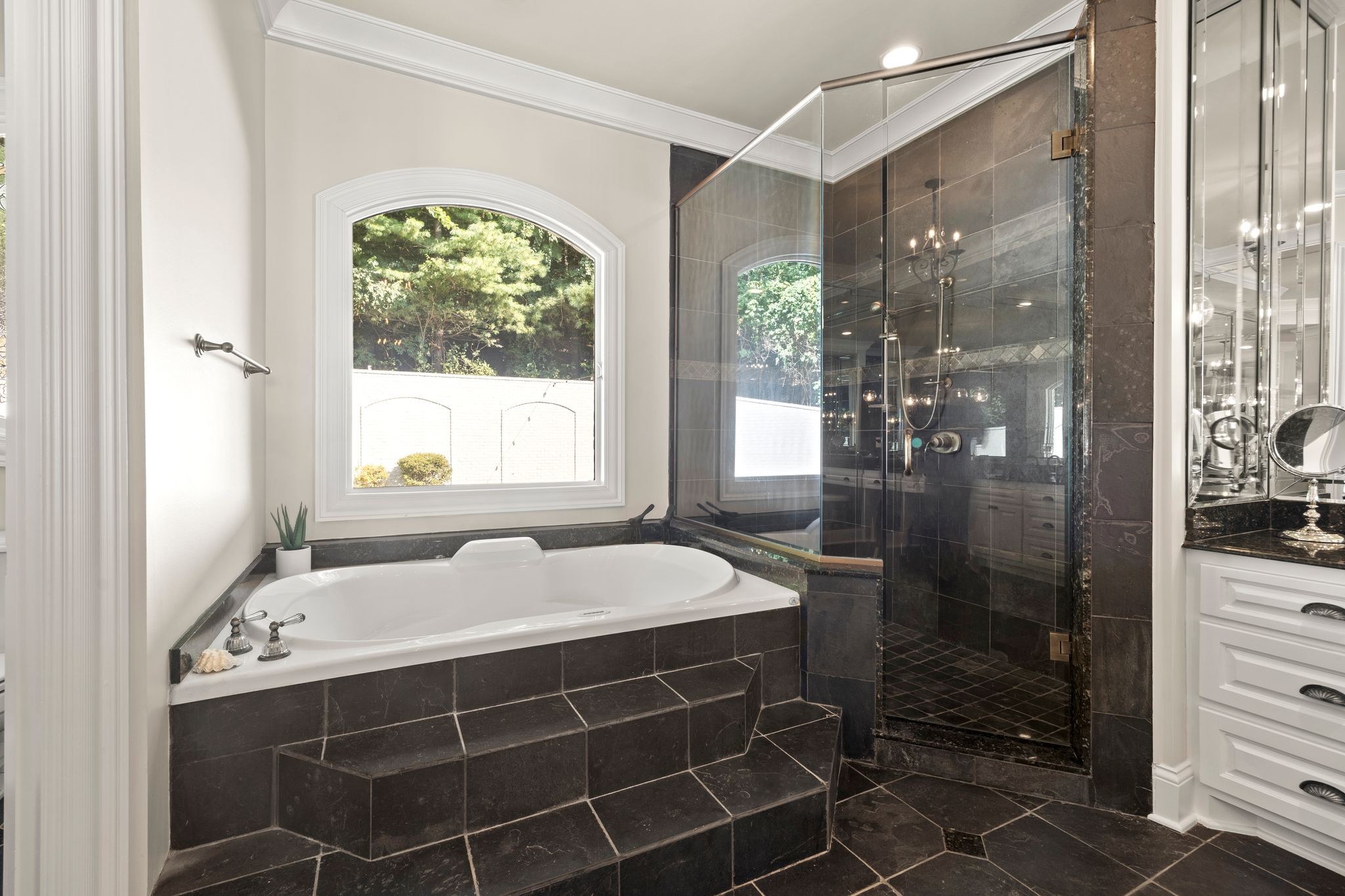 937 Travelers Ct