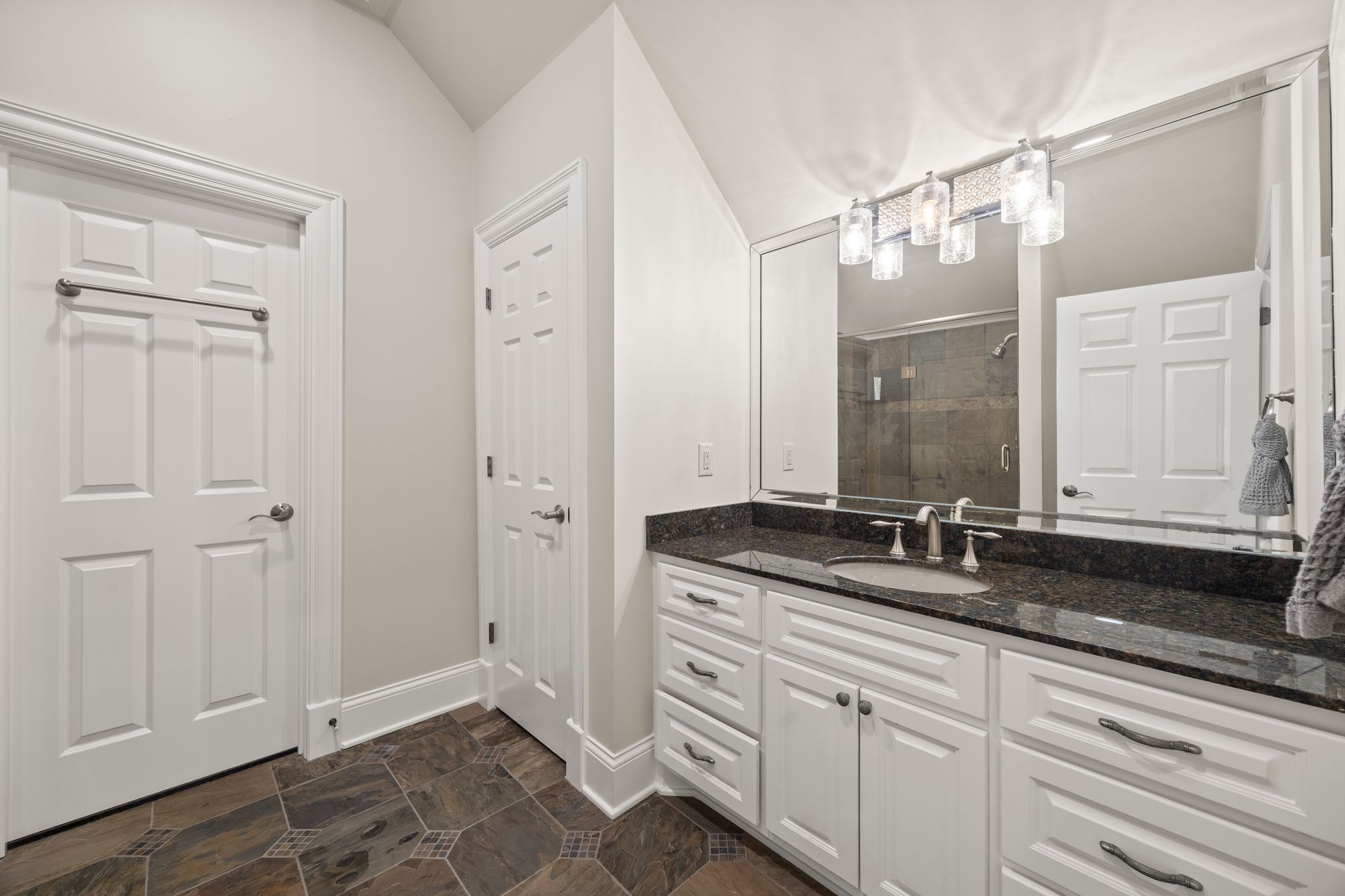 937 Travelers Ct