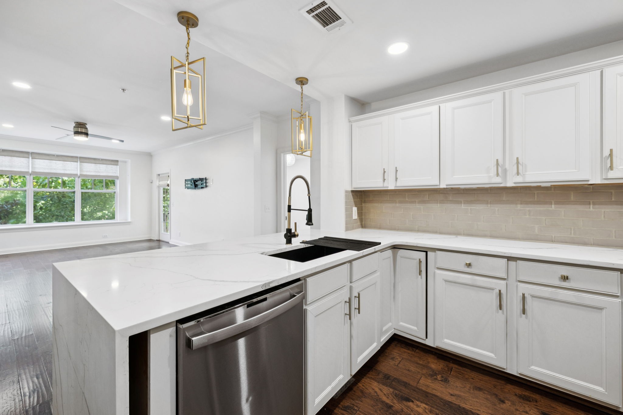 2000 Newark Ln Unit: F200