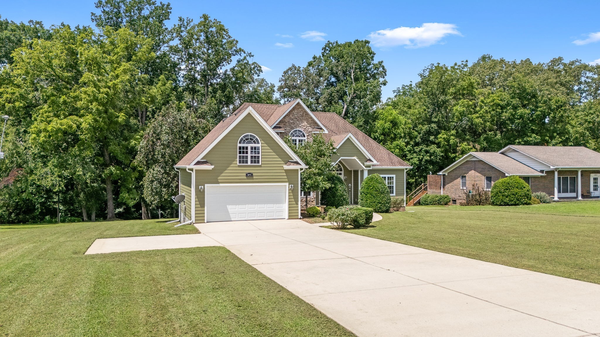 995 Dripping Springs Rd