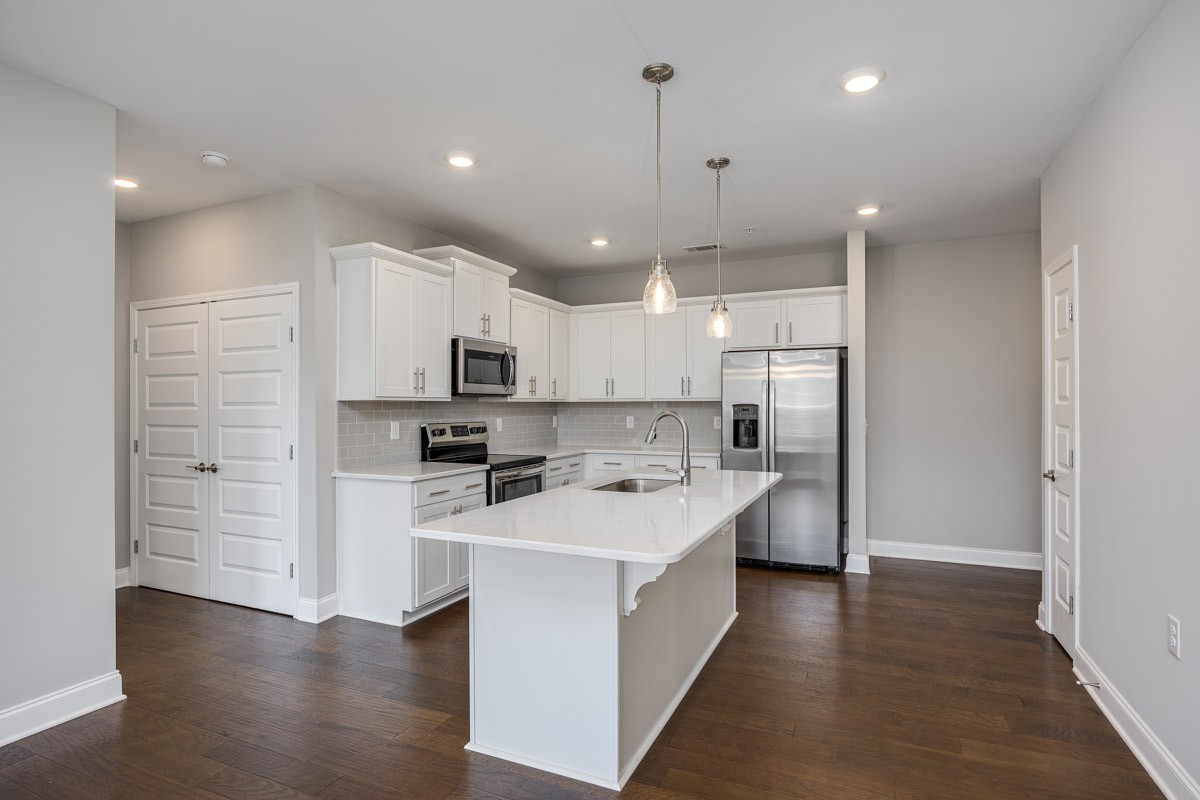 2000 Shadow Green Dr Unit: H-203